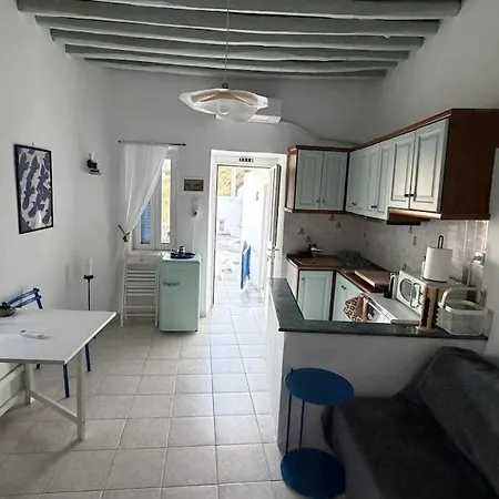 Camaraki House